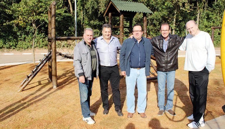 Academia ao ar livre é inaugurada no Parque Petrópolis