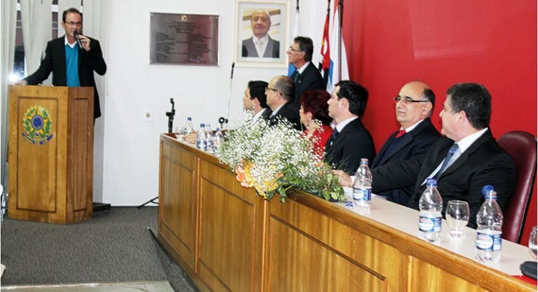 Prefeito prestigia posse da nova diretoria da OAB
