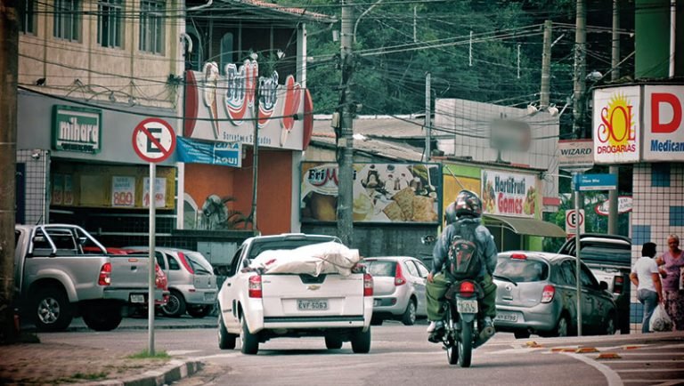 Contratação de empregados temporários  no comércio local será menor que em 2015