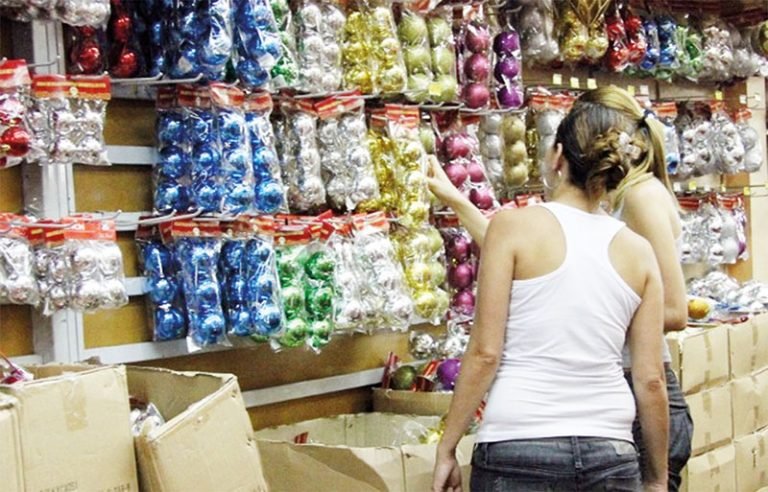 Comércio mairiporanense antecipa vendas de decoração natalina