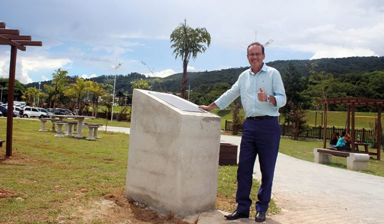 Prefeito Marcio Pampuri inaugura o prédio do novo hospital e o parque linear