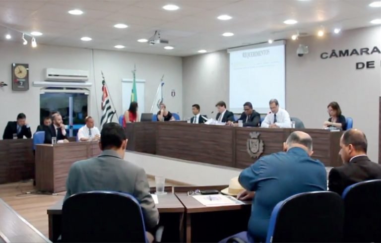 Vereadores vão reajustar os próprios salários