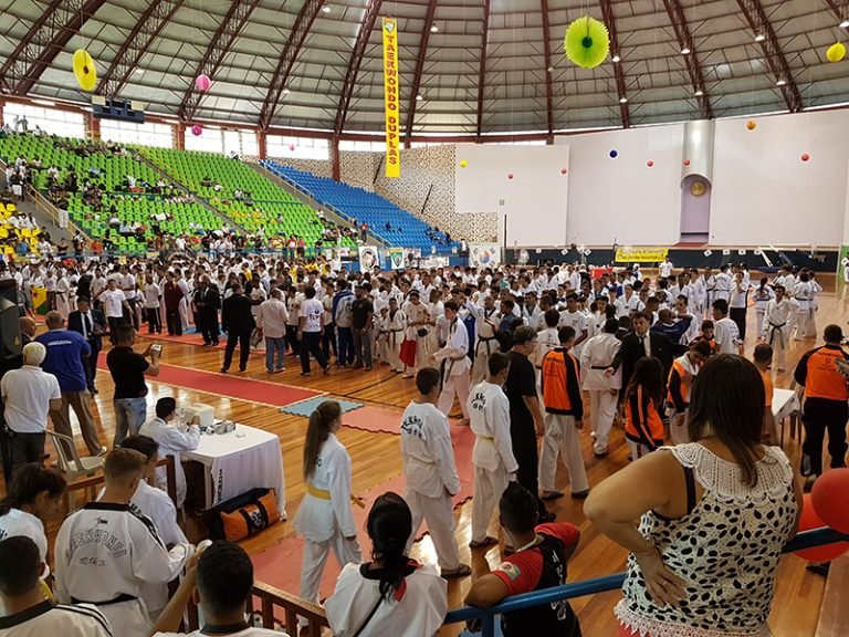 Taekwondo de Mairiporã conquista 2 ouros e 3 pratas na Copa América