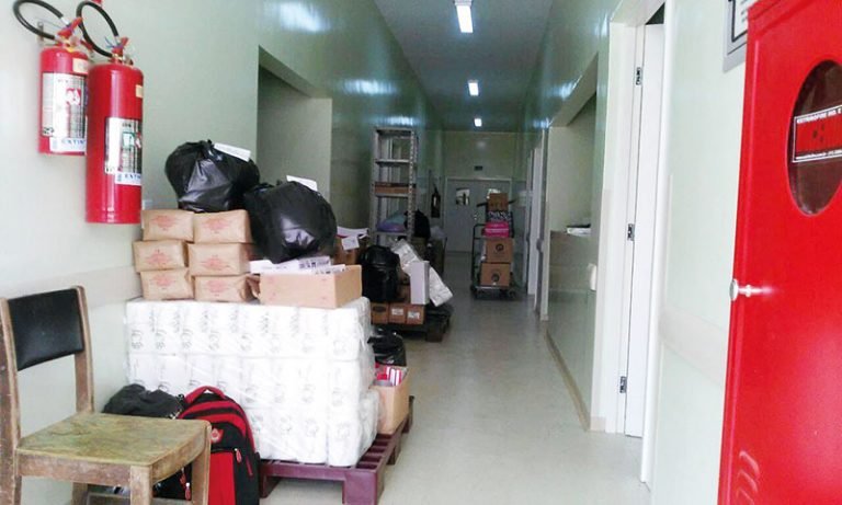 Aiacyda transforma hospital de  R$ 9 milhões em depósito da Prefeitura