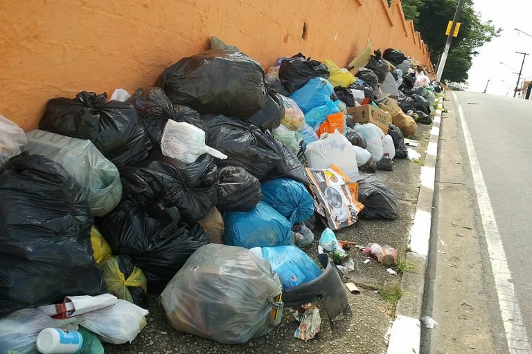 Câmara aprova aumento de 40% na taxa de lixo