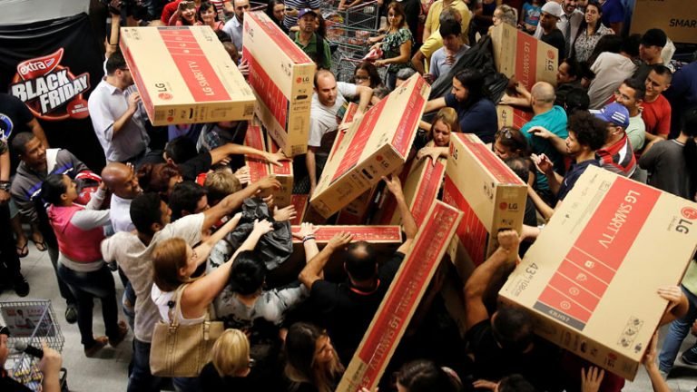 Dicas e cuidados para comprar na Black Friday
