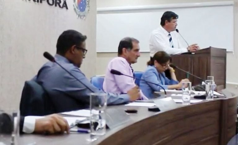 Vereadores só podem oficiar o prefeito através do presidente da Câmara