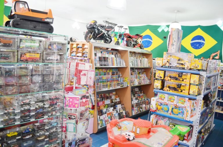 Bancas de jornal se reinventam para sobreviver à crise