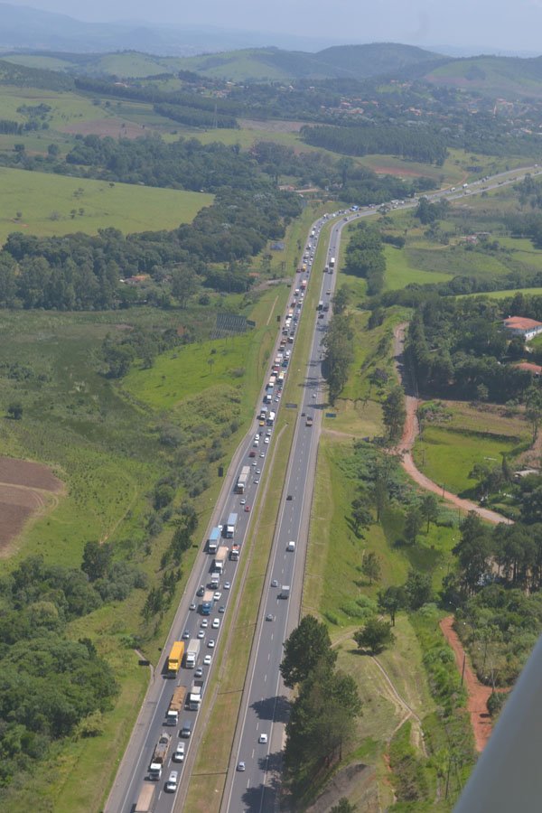 1,2 milhão de veículos devem passar pela Fernão Dias no feriado do dia do trabalho