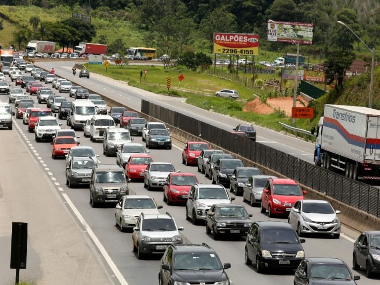 1,6 milhão de veículos esperados na Fernão Dias durante o feriado