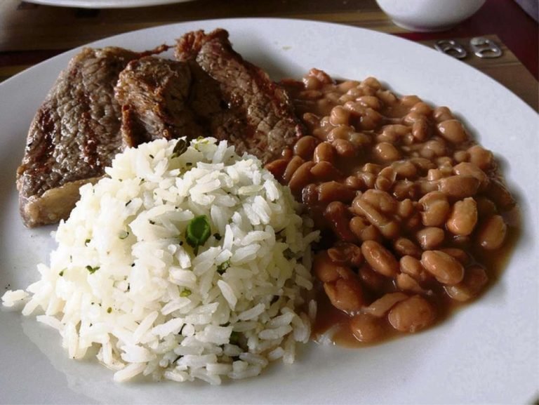 Seca, dólar alto e greve dos caminhoneiros fazem disparar preço dos alimentos