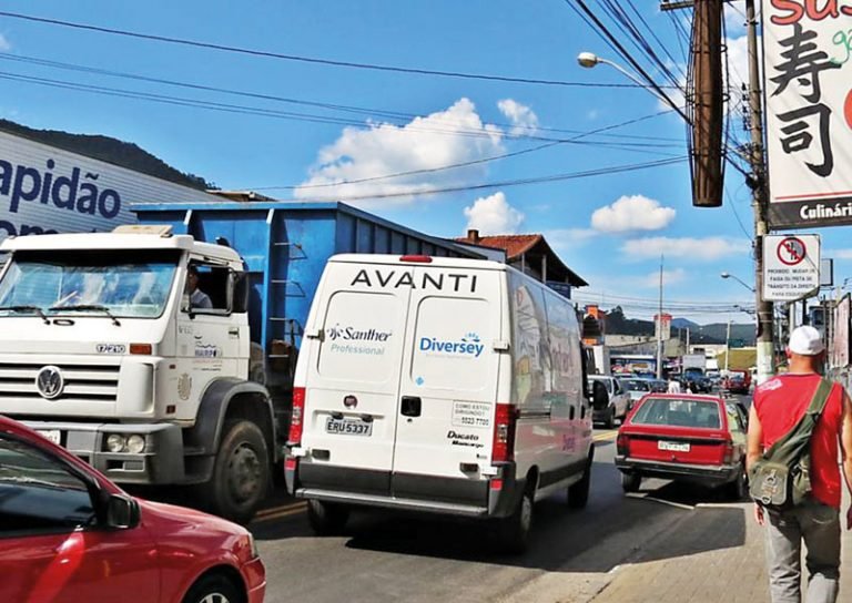 Dezembro e frota de veículos pioram o trânsito na região central