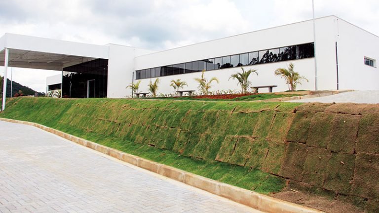 Hospital nunca foi usado e a prefeitura quer reformar suas instalações