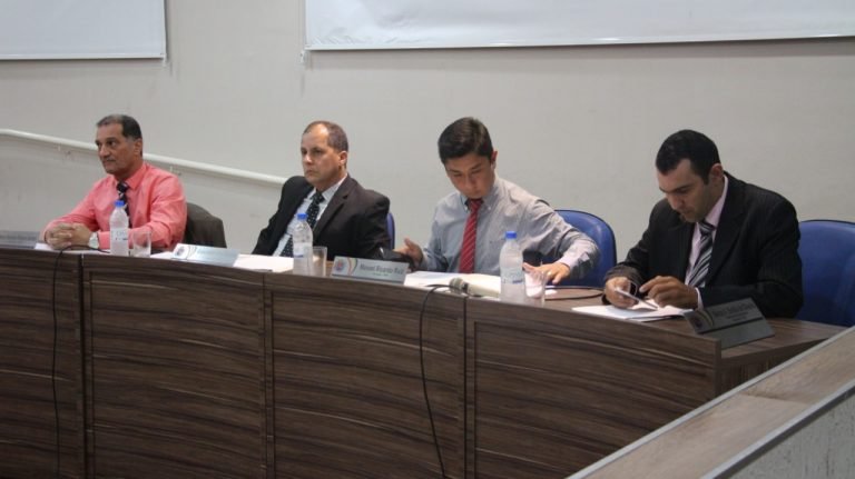 Tropa de choque do prefeito aprova permuta de áreas