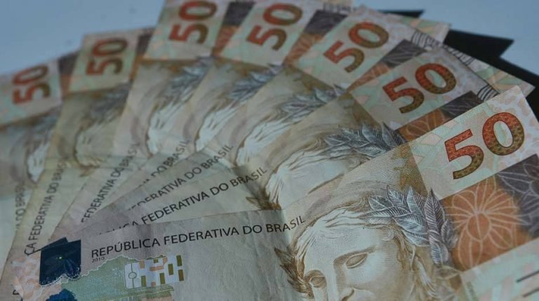 Receita libera na segunda-feira consulta ao 1º lote de restituição do IRPF 2019