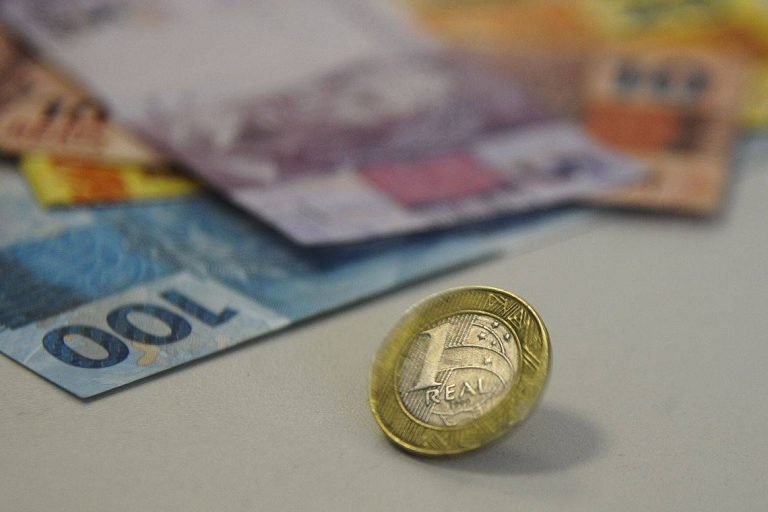 Saques da poupança em maio superam depósitos em R$ 718,718 milhões