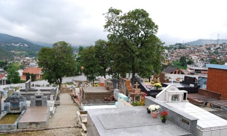 Limpeza e reforma de túmulos podem ser feitas até a véspera de Finados