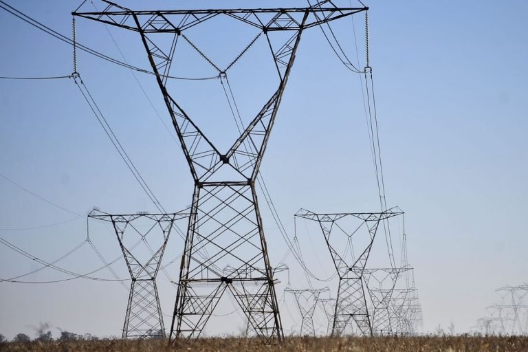 Fevereiro não tem cobrança extra na conta de luz
