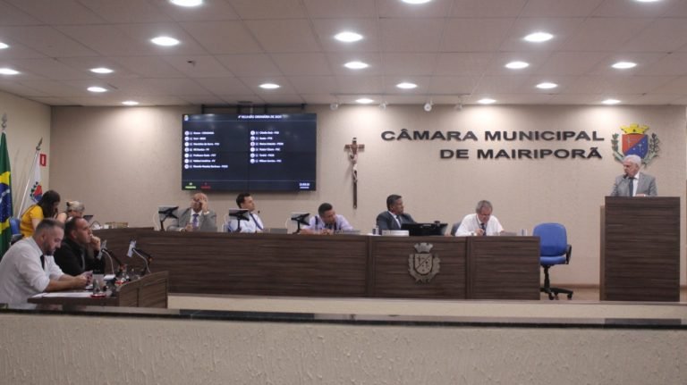 Vereadores aprovam reajuste nos próprios salários