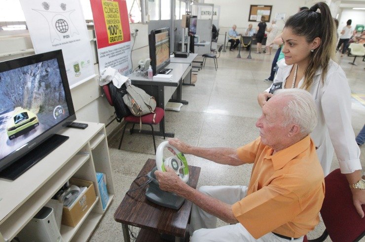 Jogos interativos ajudam na fisioterapia e sociabilidade de idosos