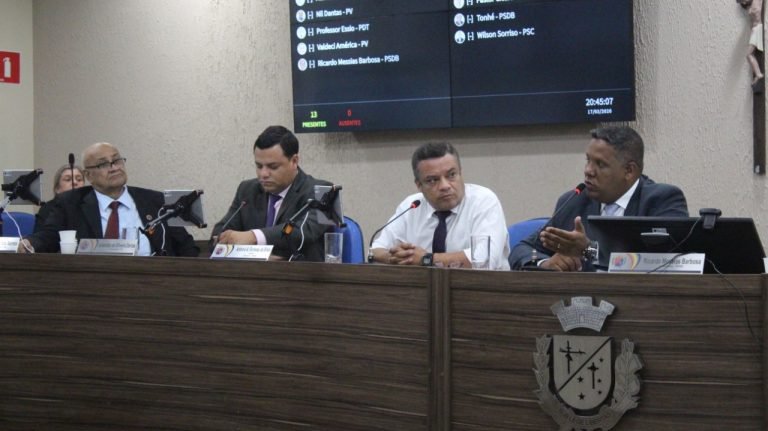 Vereadores derrubam veto de Aiacyda e mantém proibição de empregar parentes