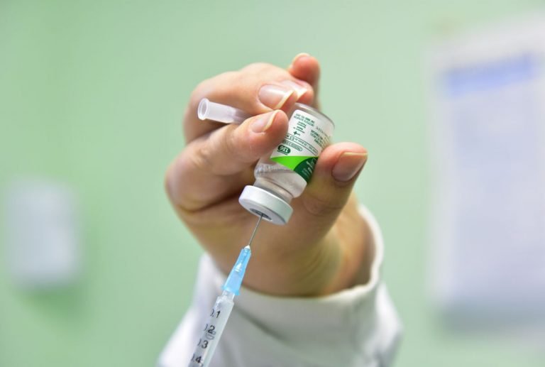 Vacinação contra a gripe em grávidas e crianças começa segunda-feira