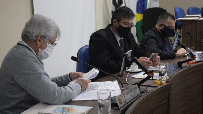 Vereador contesta decreto sobre compensação de trabalho dos servidores