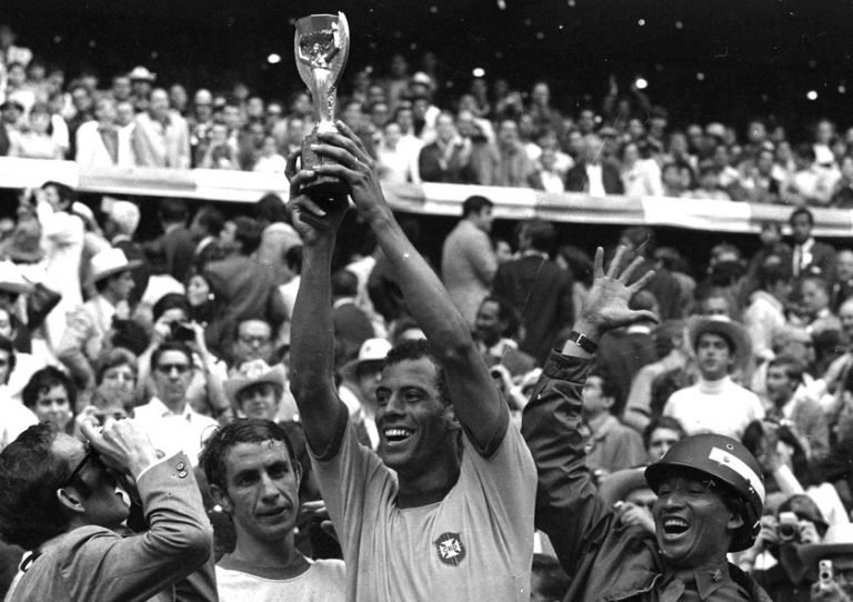 Melhor seleção da história celebra 50 anos da conquista do tri