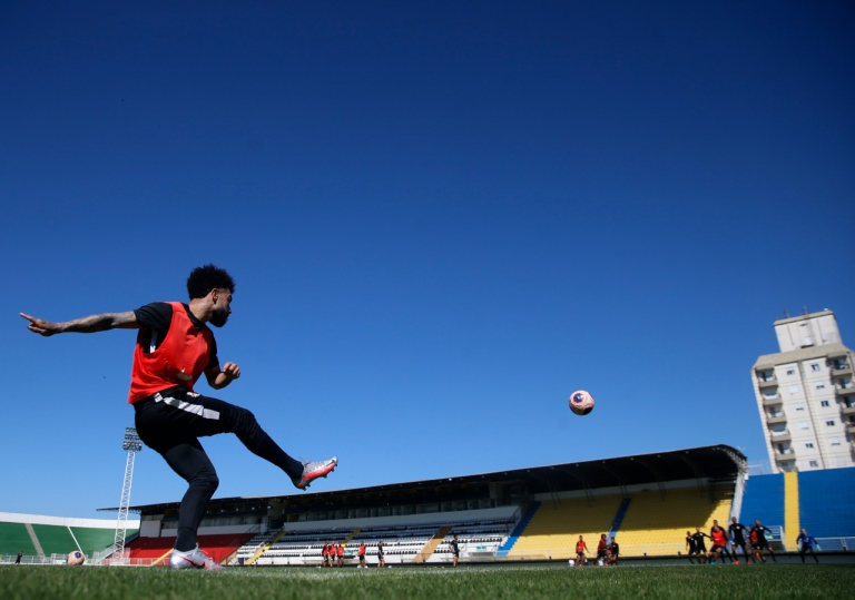 Bragantino intensifica treinos para pegar o São Paulo