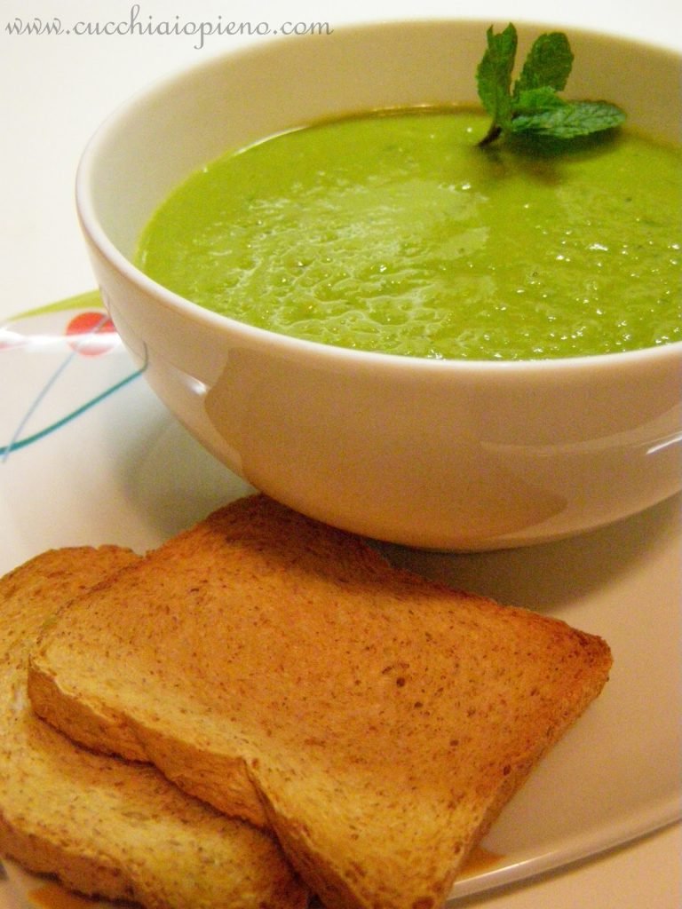 SOPA DE ERVILHA COM AIPO E HORTELÃ
