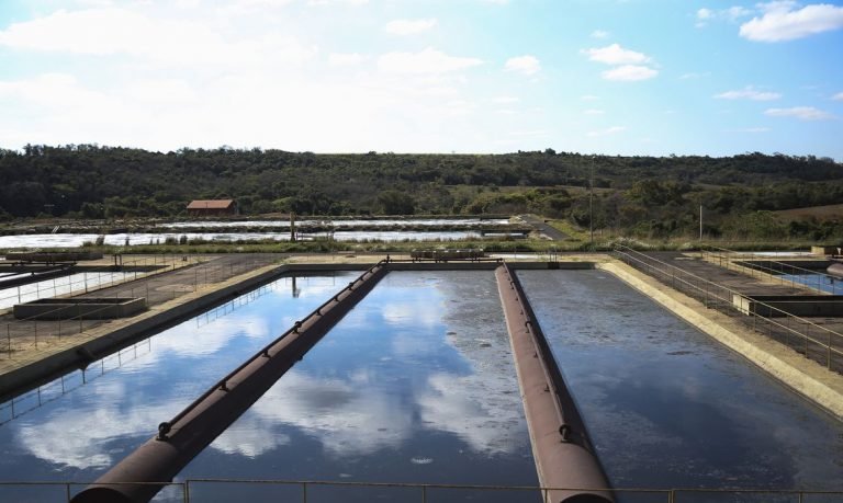 Ministério vai fiscalizar estações de esgoto no país, diz Salles