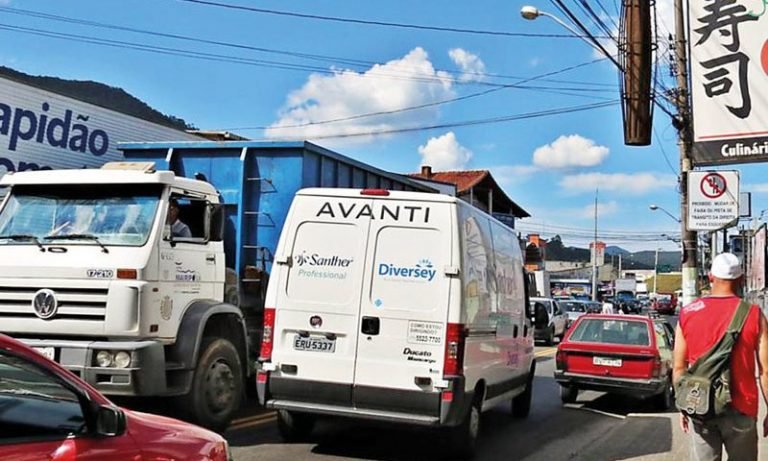 Frota de veículos cresce quatro vezes mais que o aumento populacional em 10 anos