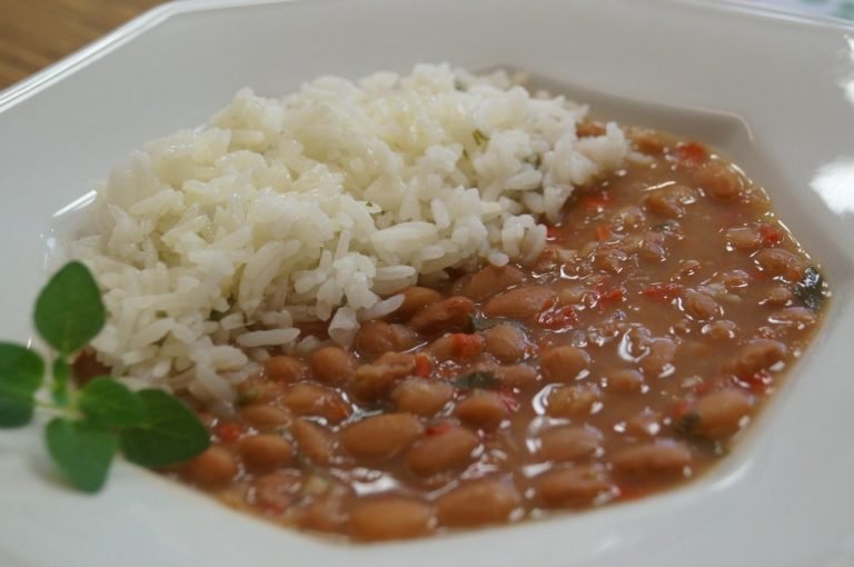 Preços de arroz e feijão disparam e sobem mais de 20%