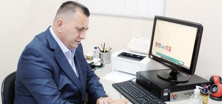 Vereador cobra da Sabesp informações sobre obras de instalação de rede de esgoto