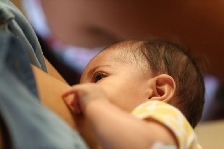 Amamentação é importante aliada na prevenção do câncer de mama