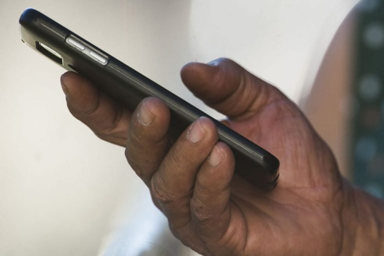 Governo do Estado vai distribuir chips com internet para alunos e professores
