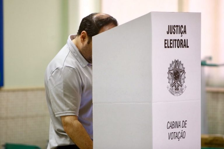Mais de 16 mil eleitores não compareceram às urnas; abstenção foi recorde na cidade