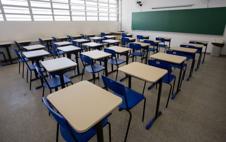 Governo autoriza aulas presenciais a partir de 1º de fevereiro na rede estadual