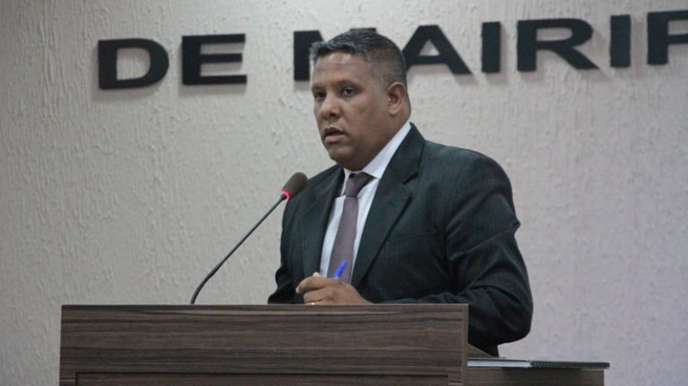 Ricardo Barbosa segue como presidente da Câmara