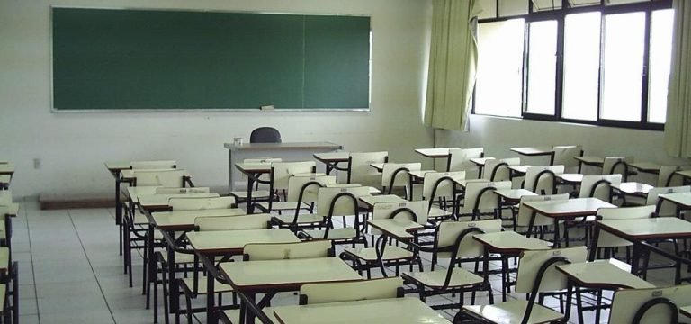 Escolas estaduais devem retornar às aulas presenciais em 1º de fevereiro