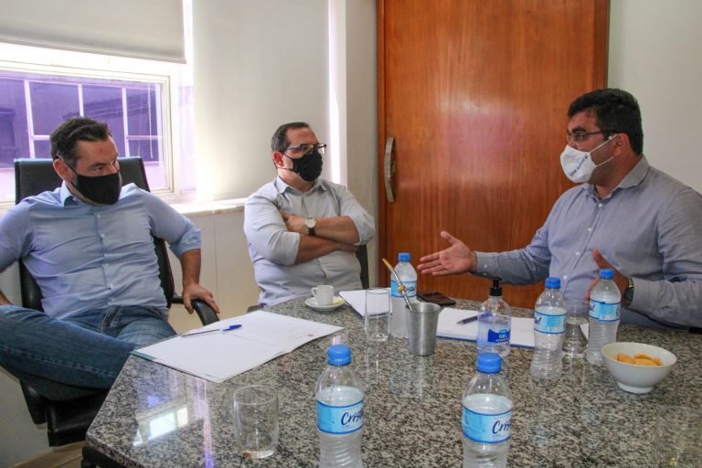 Prefeito e Secretaria Estadual discutem regularização fundiária e habitação