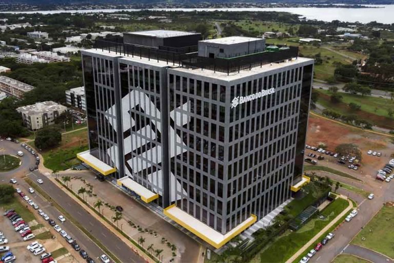 Mais de 5 mil funcionários do Banco do Brasil aderiram ao programa de demissão voluntária