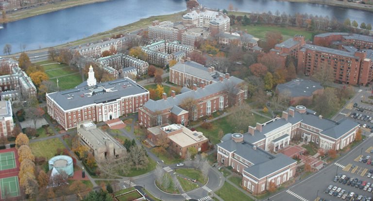 Universidade de Harvard disponibiliza centenas de cursos gratuitos e on-line