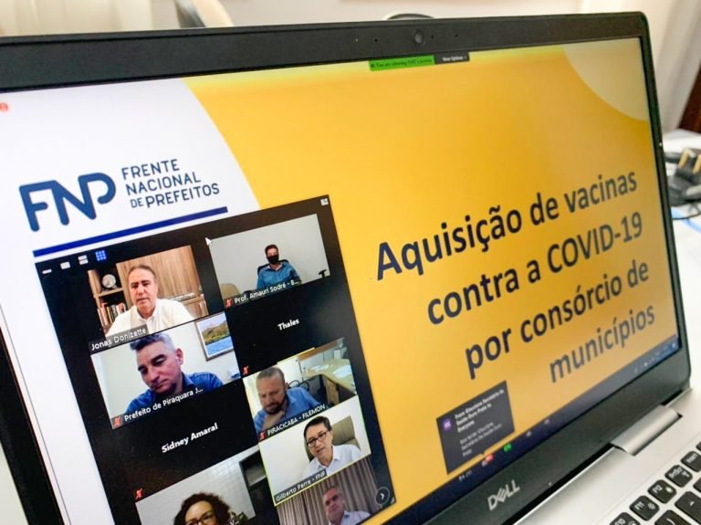 Mais de 2 mil municípios aderiram ao consórcio para compra de vacinas