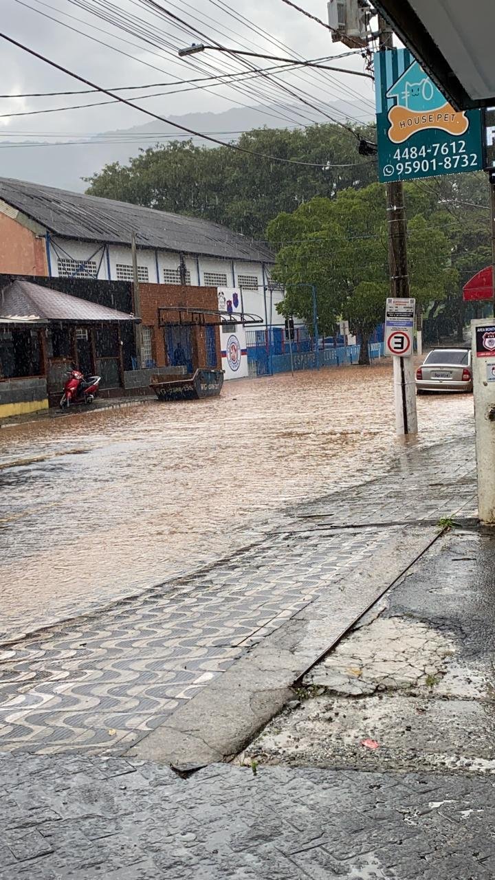Parte baixa da cidade alagada pelas chuvas