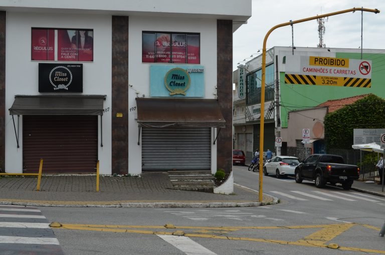 Comerciantes dizem que redução nas vendas foi de 8% com as lojas fechadas