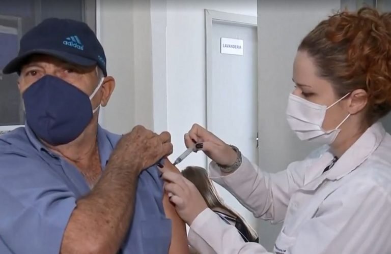 Idosos de 75 e 76 anos serão vacinados na quarta-feira