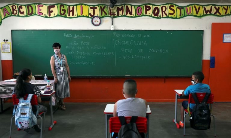 MEC lança programa para combater evasão escolar no ensino fundamental