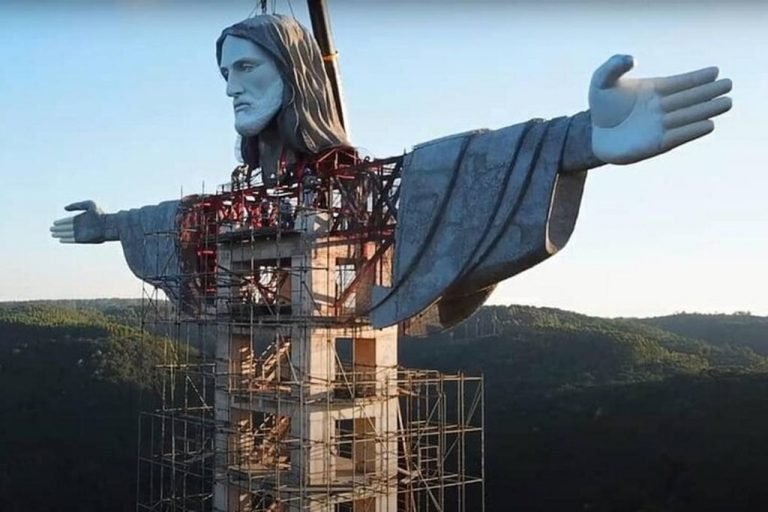 Com 43 metros de altura e elevador, Cristo de Encantado fica pronto até o fim do ano
