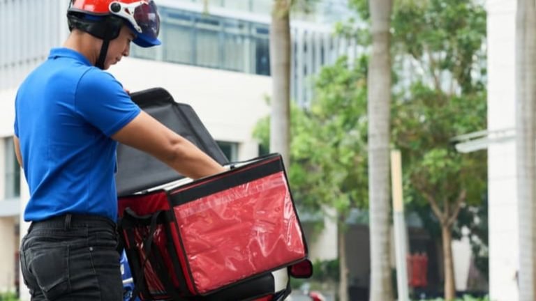 Regulamentada a atividade de motoboy no município